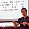 Klare Ansage: Schiedsrichter Marco Brendle brachte den Vertretern der Hochrhein-Bezirksligisten die Neuerungen – Stopp-Konzept und ...