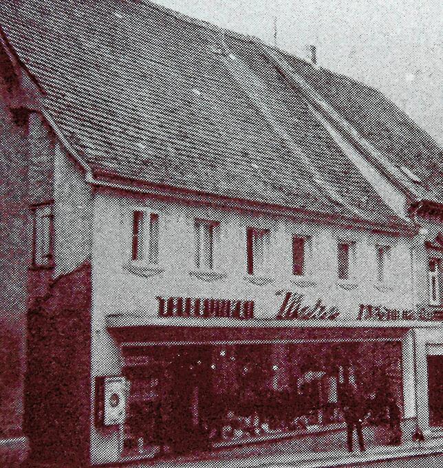 Auch in der Hauptstraße war einmal die Post zusammen mit einem Gasthaus untergebracht. Das war bis zum Jahr 1888. Später fand man hier ...
