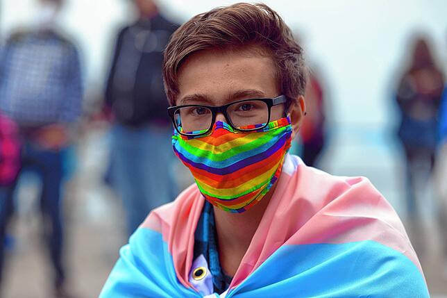 Bild 13: Menschen setzen Zeichen für Vielfalt: Eindrücke von der Queer-Pride-Kundgebung in Friedrichshafen