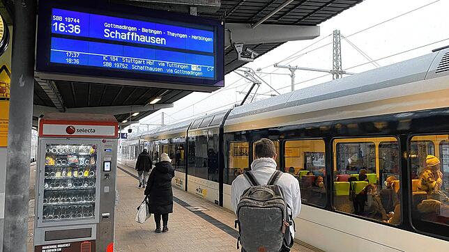 Eine Stunde später: Der Rhyhas wartet auf die nächsten Fahrgäste.