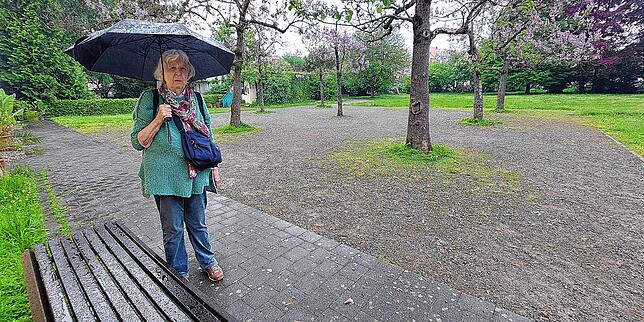 Die Konstanzerin Dorette Staab ärgert sich, denn es gibt im Palmenhauspark südlich vom Café Mondial nur zwei Bänke.