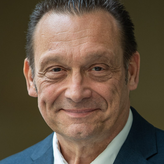 „Bauen Sie barrierefreie Wohnungen für Alte und Behinderte statt für Wirtschaftsflüchtlinge.“ Bernhard Eisenhut, ...
