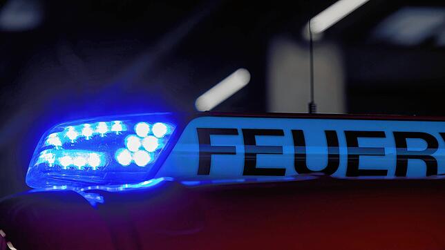 Ein Einsatzfahrzeug der Feuerwehr (Symbolbild). Ein Brand in Steinen im Landkreis Lörrach löst einen Großeinsatz aus.