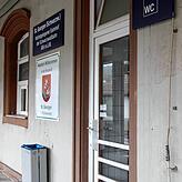 Der Münzeinwurf der WC-Anlage konnte von städtischen Mitarbeitern von der klebrigen Masse befreit werden. Die Anlage kann wieder genutzt ...