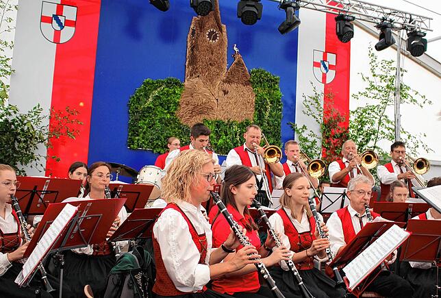 Bild 12: Festgottesdienst und Historische Marktgasse an der Sichelhenke in Bohlingen