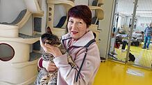 Erika Mengeu ist eine große Katzenfreundin. Sie kümmert sich seit über 40 Jahren mit Hingabe um alte, misshandelte, behinderte und ...