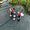 Mit einem Skimmer konnten die Einsatzkräfte den ausgelaufenen Diesel von der Wasseroberfläche absaugen.