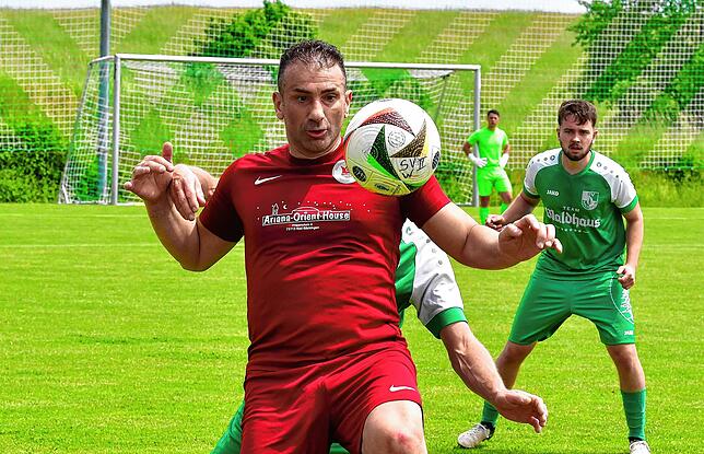 Bild 14: SV Waldhaus II gewinnt Kellerduell gegen DTFV Bad Säckingen mit 2:1 – und wir haben Fotos!