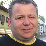Harald Sauter, Mitarbeiter bei Kohlbrenner Taxi und Bestattungen, kennt den Verkehr auf der B34-Ortsdurchfahrt. Schweizer verschärfen ...