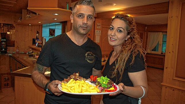 Ibrahim Güzel und Mitarbeiterin Burcu Yildirim im Pipabu in Minseln.