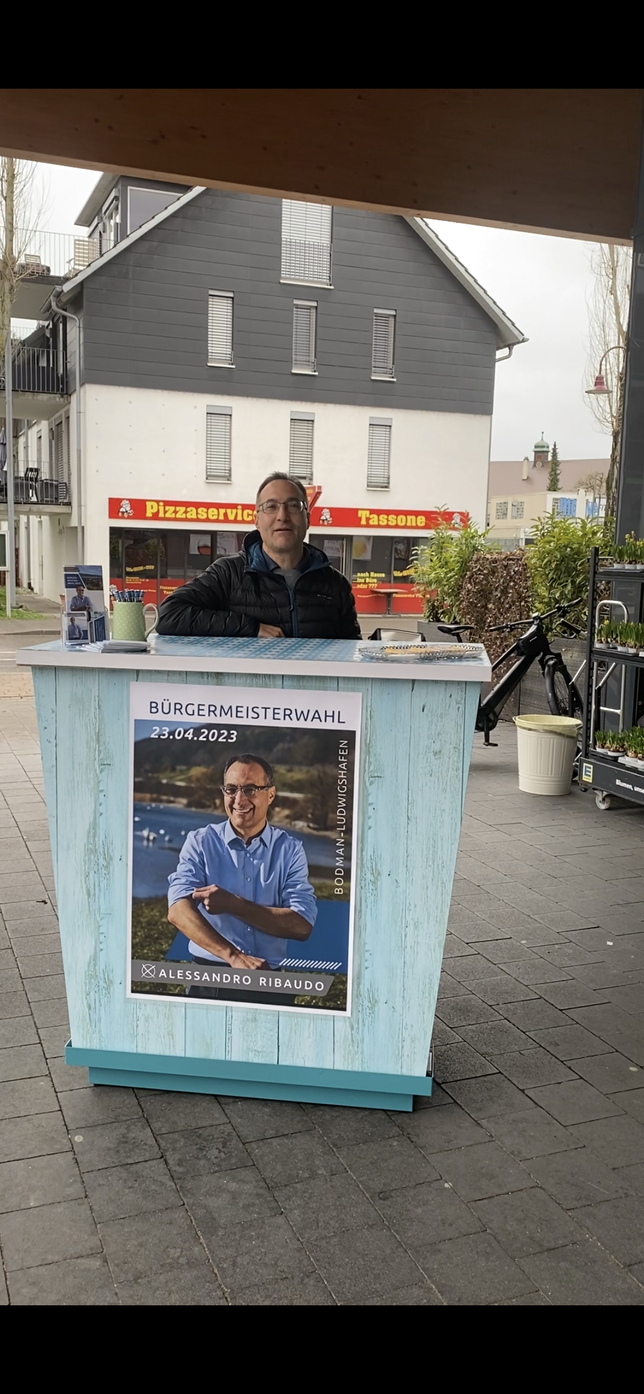Wahlstand von Alessandro Ribaudo am 1. April in Ludwigshafen.