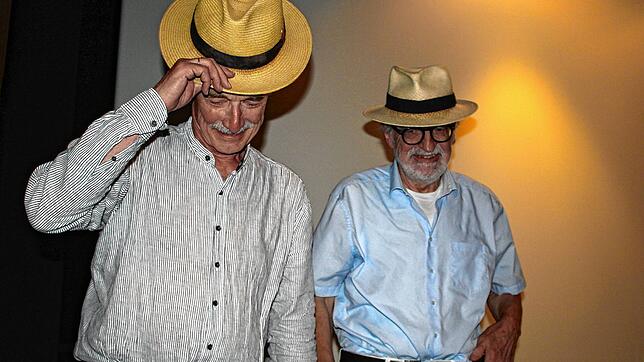 Chapeau für den Volksaufstand der Allgäuer vor 500¦Jahren. Der Historiker Oswald Burger (links) und der Filmemacher Klaus Dietinger ...