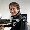 Die Arbeit eines Trainers beschränkt sich nicht nur auf den Fußballplatz. Auch am Schreibtisch gibt es für Carsten Neuberth eine Menge ...