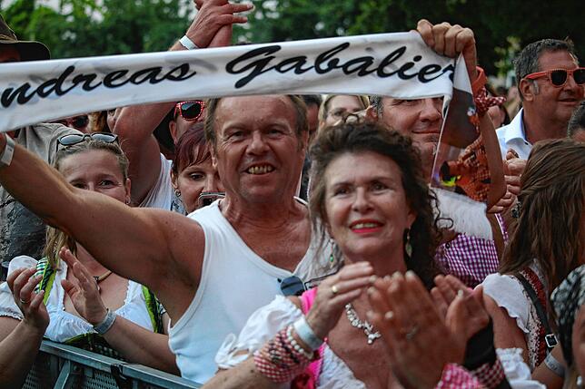 Bild 4: Andreas Gabalier rockt den Schlossgarten in Salem