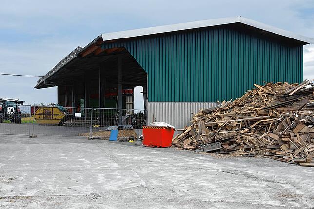 Die bestehende Lagerhalle des Sägewerkes Bachmutter wird durch das Sägewerk Jehlin weiter genutzt werden.