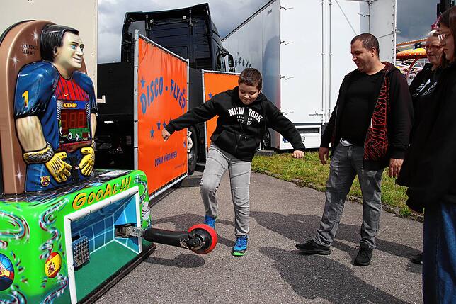 Bild 12: Autoscooter und Teddybären: Die ersten Bilder vom Volksfest-Start in Villingen-Schwenningen