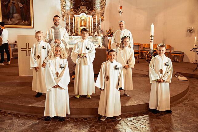 Den Empfang ihrer ersten heiligen Kommunion feierten am 17. Oktober in Litzelstetten die Kinder (von links) Julius Lang, Moritz ...