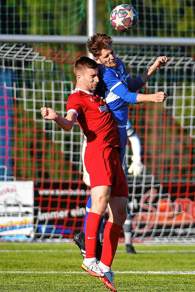 Bild 17: Spitzenreiter FC Erzingen setzt sich mit 5:0 beim FC RW Weilheim durch &ndash; und wir haben die Bilder!