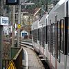 Ein Seehas-Zug am Bahnhof Engen. Zwischen Engen und Singen bremst ein Baum derzeit die Züge aus. Das Archivbild stammt von 2021.