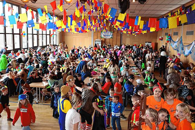 Einen tollen Kinderball feiern die Wolfbach-Rolli in der Turn- und Festhalle Pfaffenweiler.