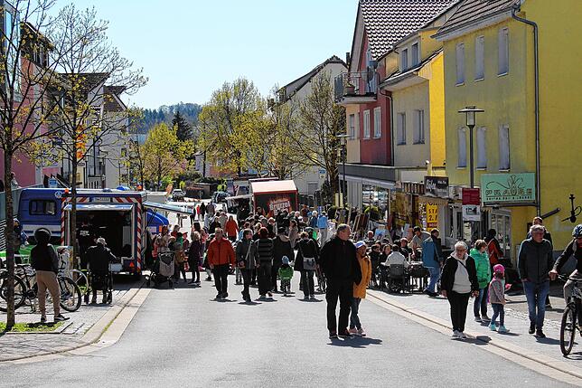 In der Ober- wie in der Unterstadt herrschte reger Betrieb. Stände und Geschäfte hielten besondere Angebote für die Besucher bereit.