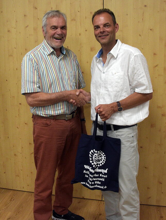 Bürgermeister Stefan Dorfmeister (rechts) verabschiedete Dieter Stark aus dem Zweckverband.