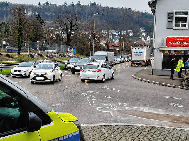 Lange Staus bilden sich in Waldshut nach dem Unfall.