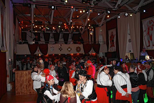 Bild 16: Feiern bis spät in die Nacht beim Hänseleball in Stockach