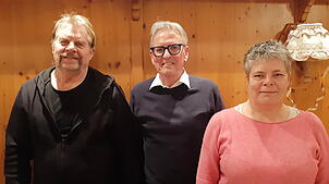 Bei der Hauptversammlung werden sie bestätigt: Vorsitzender Hartmut Capteina, Kassiererin Dorothea Sielaff und Klaus Schnakenberg. Foto: ...