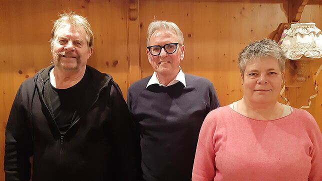Bei der Hauptversammlung werden sie bestätigt: Vorsitzender Hartmut Capteina, Kassiererin Dorothea Sielaff und Klaus Schnakenberg. Foto: ...
