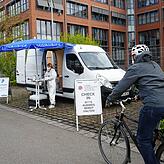 Auto- und Fahrradfahrer können ganz bequem den Drive-In nutzen. Auch Fußgänger sind willkommen.