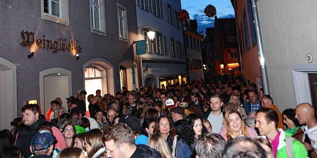 (Archivbild) Die Inselgasse ist an den Gassenfreitagen zu voll, finden zahlreiche Anwohner.