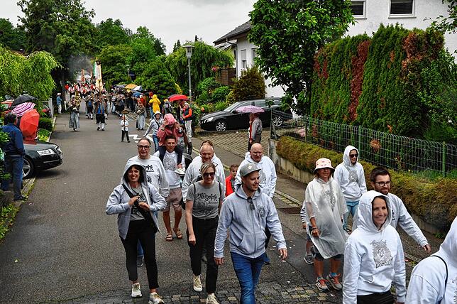 Bild 18: Der Pfingstmusikfest Jubiläumszug zum 100 Jährigen Bestehen in Leimbach – die schönsten Bilder