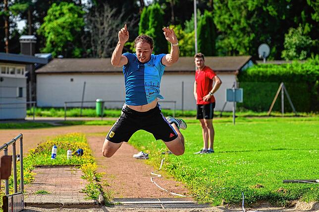 Eine enorme Sprungkraft legen die Athelten bei ihrem Training an den Tag.