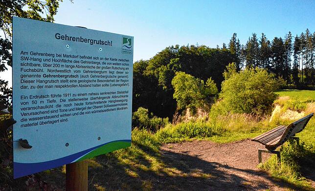 Die sogenannte Gehrenbergrutsch an der Kuppe ist eine steile Klippe mit langem Abhang. Hier bewegt sich die Erde immer noch.