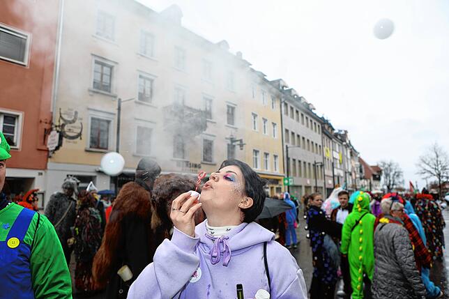 Bild 27: Schmotziger Dunschtig in Konstanz: Fasnacht mit Musik, Hästrägern und buntem Treiben - Die Bilder!
