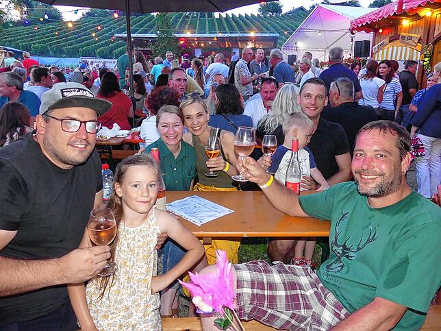Bild 12: Die Bilder vom Bermatinger Weinfest! So schön war der Auftakt am Freitagabend
