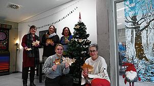 Vertreterinnen des Aktionsbündnisses: Nina Reichel, Sabine Werner, Gisela Schleidt, Nathalie Scheurer und Dagmar Stettner mit ...