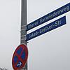 Neben der Straße ist auch die Grundschule nach Jakob Gretser benannt.