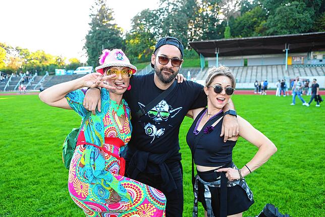 Bild 24: Konstanz: Wummernde Bässe, lässige Outfits und eine gute Zeit: Festival startet im Bodensee-Stadion