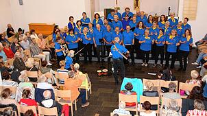 Über ein volles Haus in der evangelischen Christuskirche in Pfullendorf beim Benefizikonzert freute sich der Chor „Chips & Flips“.