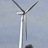 Der Ausbau der Windenergie muss nach Angaben der Energieexperten vorangetrieben werden. Unser Bild zeigt eines der drei Windräder auf ...