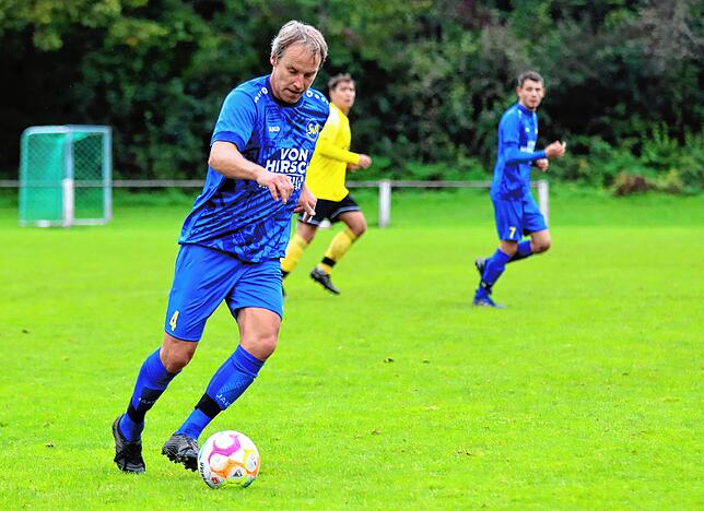 271 Regionalliga- und 31 Zweitligapartien hat Markus Knackmuß in den Knochen – und half seinem Heimatclub SV Allensbach nun in der ...