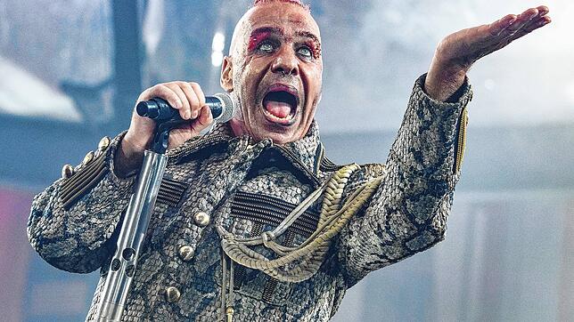 Till Lindemann, 60, ist Frontman der deutschen Rockband Rammstein. Mehrere Frauen hatten in den vergangenen Tagen &ndash; teilweise ...