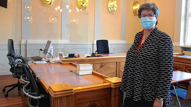 Richterin Birgit Reerink ist Direktorin am Donaueschinger Amtsgericht. Im großen Saal können Verfahren Corona-konform verhandelt werden. ...