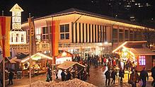 Das Kurhaus ist in den Veranstaltungsreigen des Triberger Weihnachtszaubers einbezogen und erstrahlt dank der vielen LED-Lichter. Bild: ...
