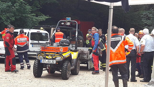 Großer Einsatz von Rettungskräften vor Ort.
