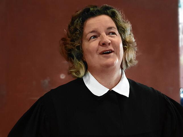 Bild 5: &bdquo;Die Senioren sagen, sie haben ihr Leben gelebt. Wir müssen für die Kinder aufstehen&ldquo;, sagt diese Konstanzer Altenheimseelsorgerin