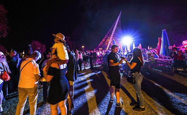 Bild 13: Bilder vom Hausherrenfest am Abend und dem Feuerwerk