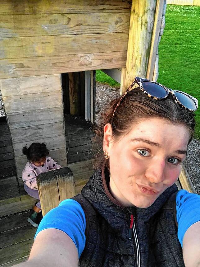 Kira Vöhringer bei ihrer Arbeit als Au-pair in Neuseeland.
